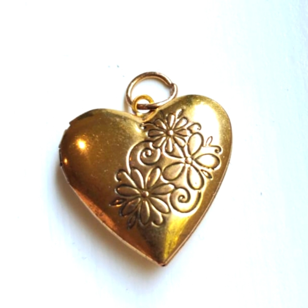 Vintage Charm Heart Photo Locket